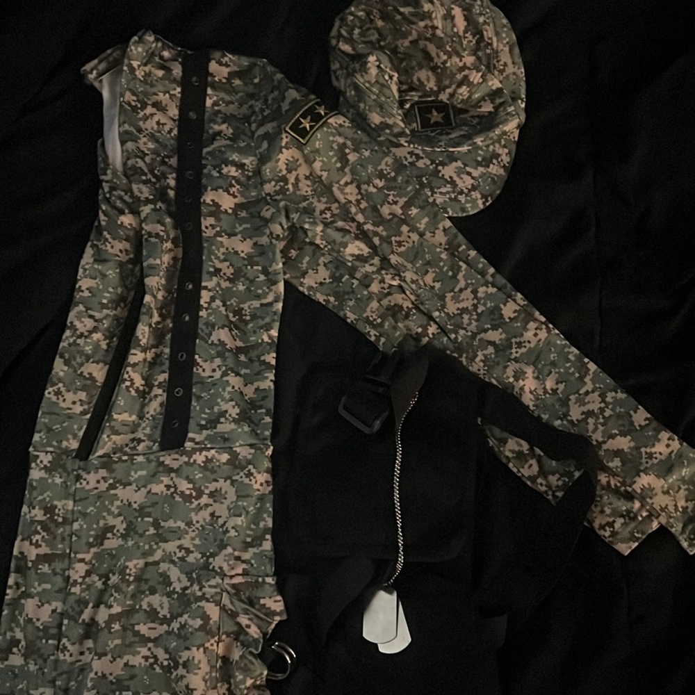 Army Halloween costumes… With accessories